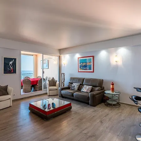 Standing Climatise Vue * Ajaccio (Corsica)